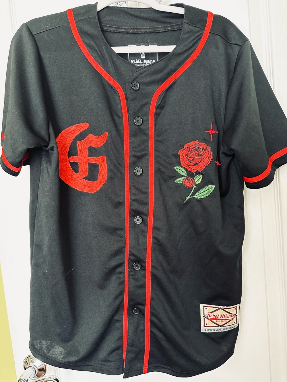 Rebel Minds Black & Red Rose Baseball Jersey size small, new without tags